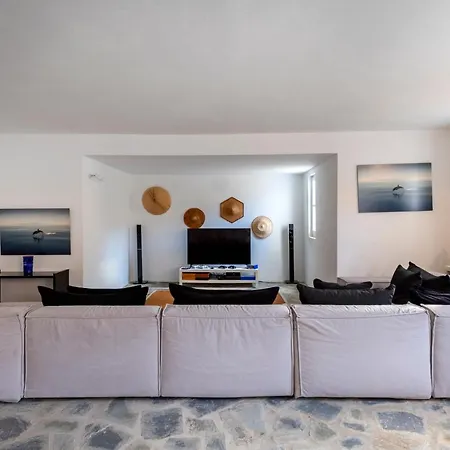 Veni Santa Maria (Paros)